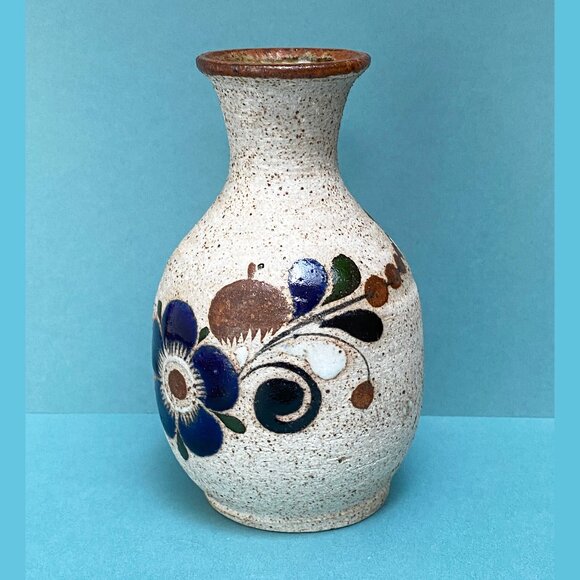 Sweet Little Vintage Mexican Tonala Pottery Vase with Cobalt Blue Flower - Picture 3 of 7